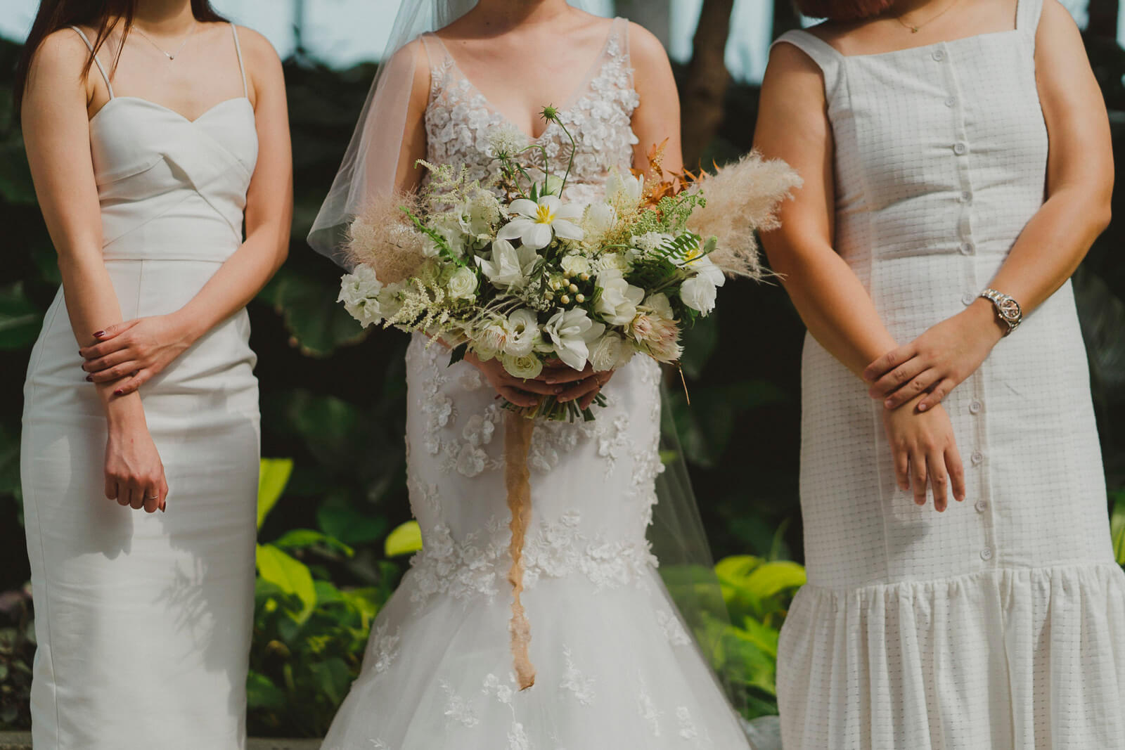 bride holding bouquet