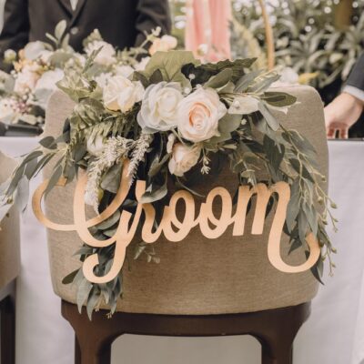 groom chair