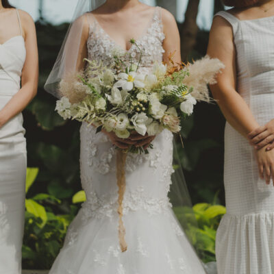 bride holding bouquet